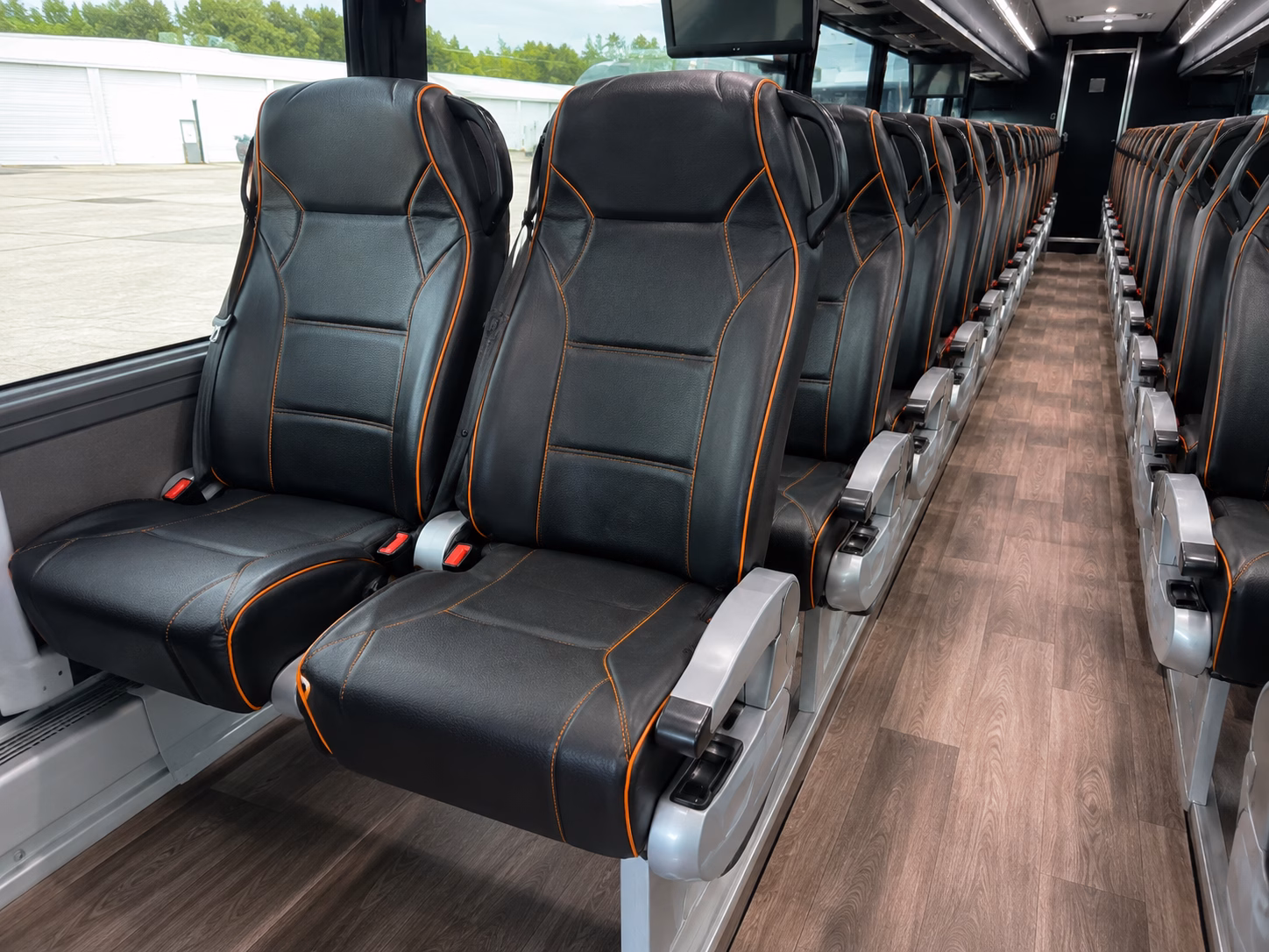 boisecharterbuscompany com makes foothills and wine country wedding runs simple